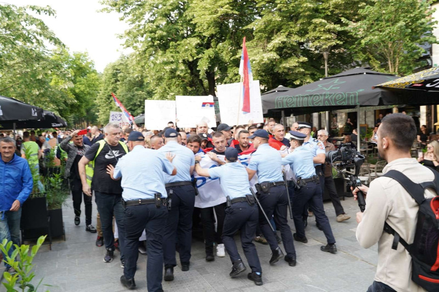 Gradonačelnik Bijeljine pita policiju: Je l se to diže ruka na sopstveni narod?!