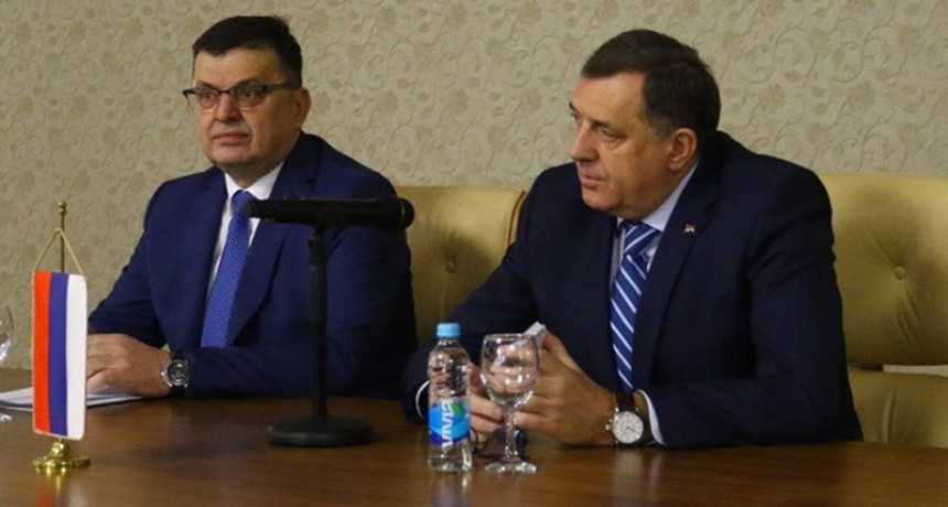 Tegeltija „udario“ na Dodika (VIDEO)