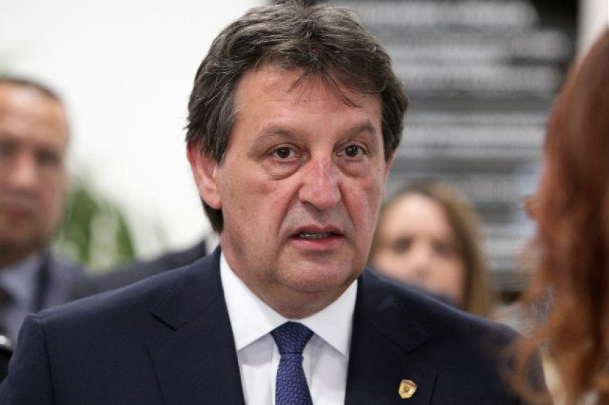 Gašić: Ubica Olivera Ivanovića nalazi se u Njemačkoj Gašić: Ubica Olivera Ivanovića nalazi se u Njemačkoj