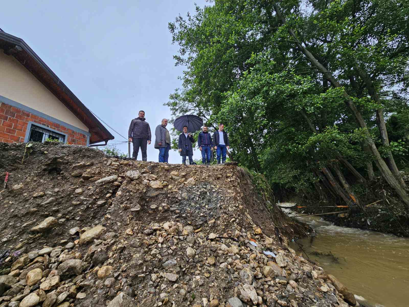 Obilne padavine nanijele velike štete u Donjoj i Gornjoj Krćini: Načelnik Ugljevika posjetio oštećena područja