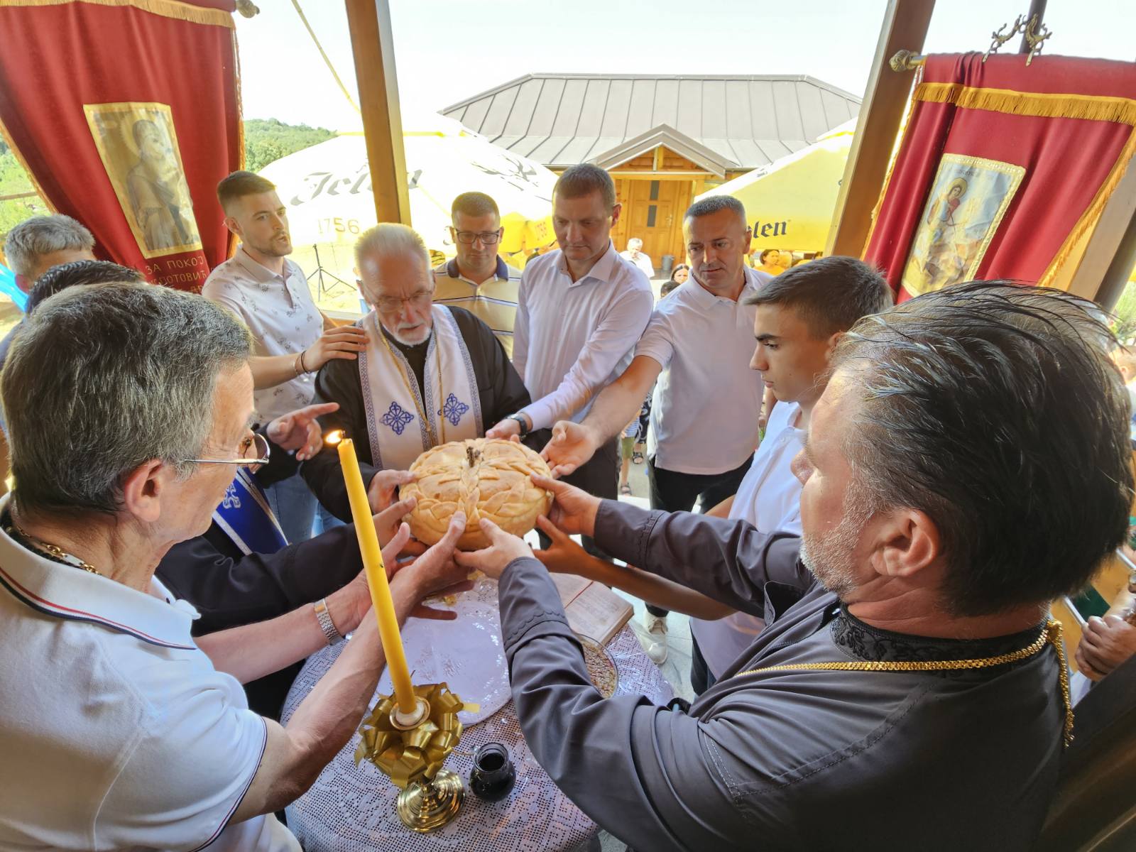 Proslavljena slava hrama u Ugljevik Selu: Služen parastos poginulim borcima Odbrambeno-otadžbinskog rata Proslavljena slava hrama u Ugljevik Selu: Služen parastos poginulim borcima Odbrambeno-otadžbinskog rata