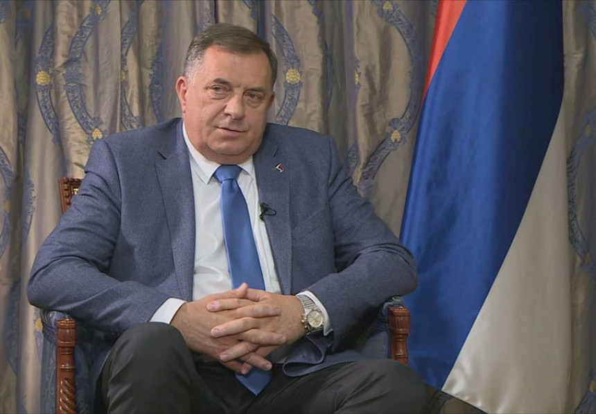 Dodik preklinje Vučića da više ne priznaje Kristijana Šmita