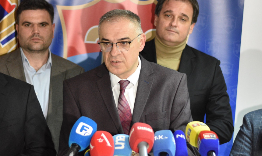 Ne slušajte čovjeka koga je NATO doveo na vlast Ne slušajte čovjeka koga je NATO doveo na vlast