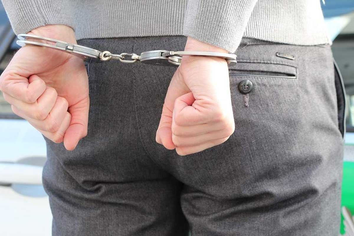 Uhapšen policajac, pronašli mu četiri kilograma droge
