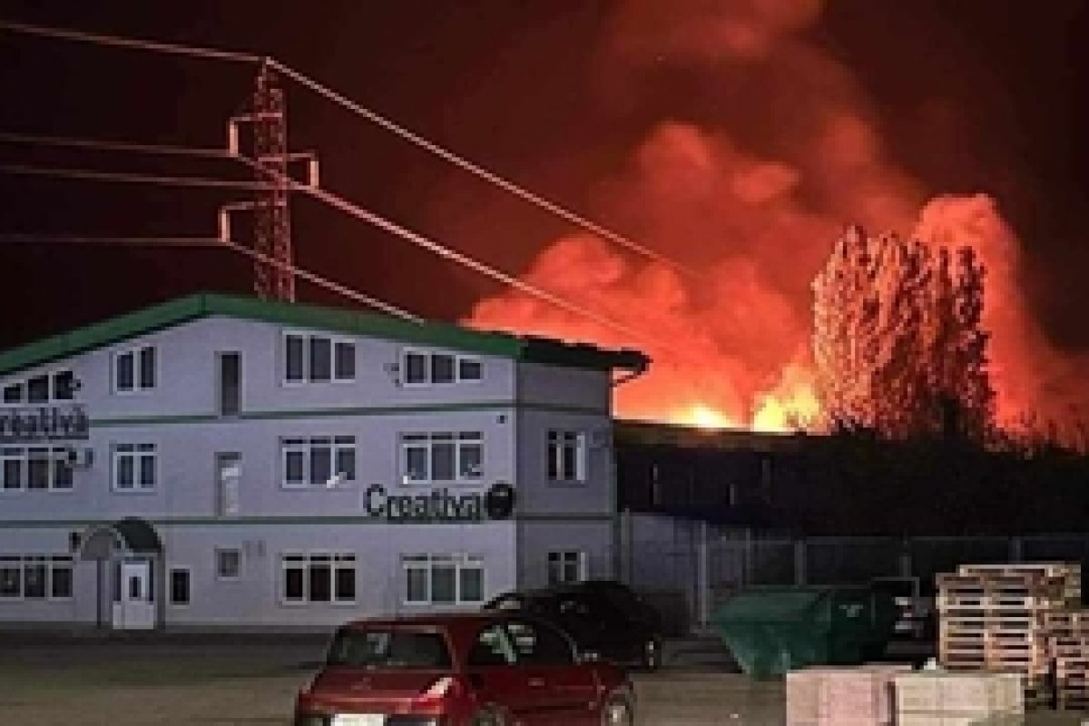 Izgorjeli pomoćni objekti fabrike u Bihaću