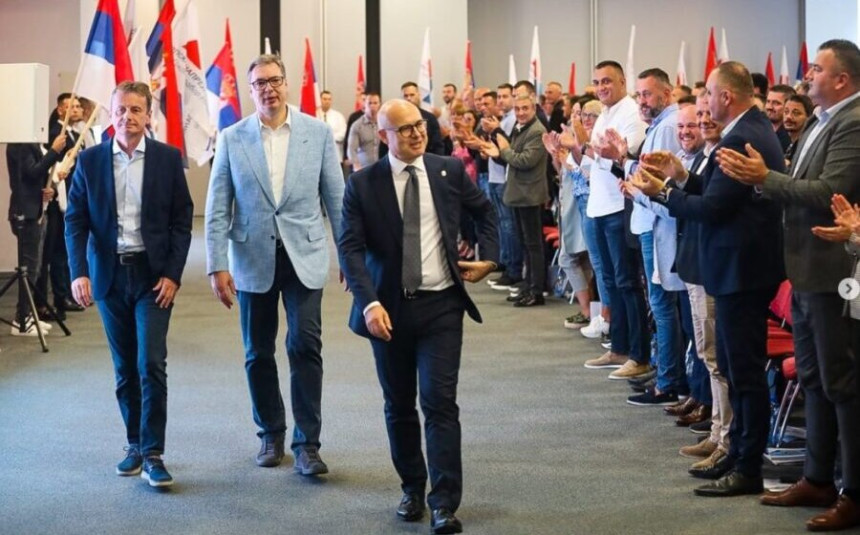 Vučić prisustvovao radnom sastanku SNS-a za Vojvodinu
