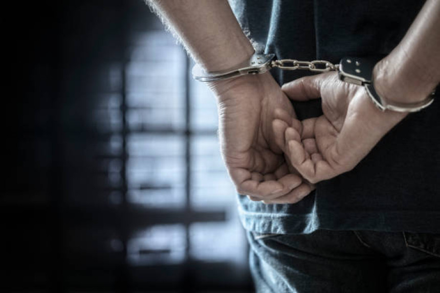 Uhapšena četiri policajca zbog napada u Osmacima