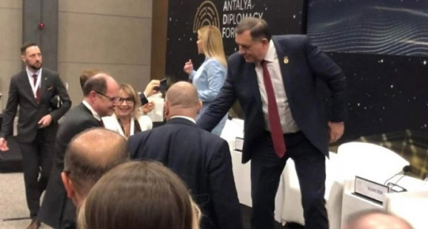 Dodik – Tigar od papira