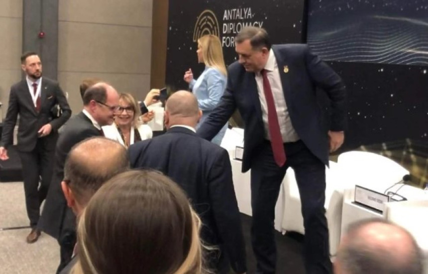 Šmit pita Dodika: Hoćeš li smijeniti ministra Karana?