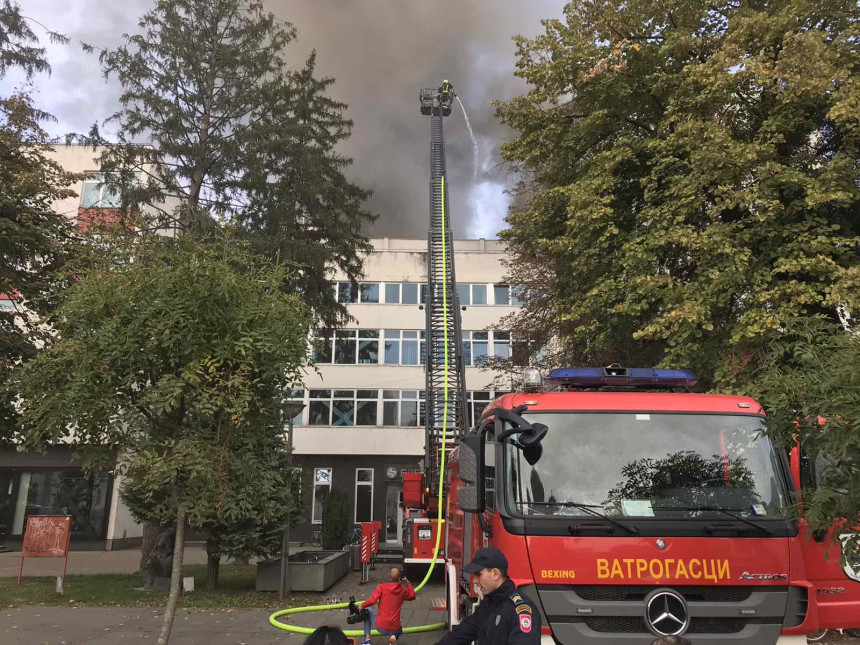 Lokalizovan požar u „Elektrokrajini“ i hotelu „Bosna“ (VIDEO)