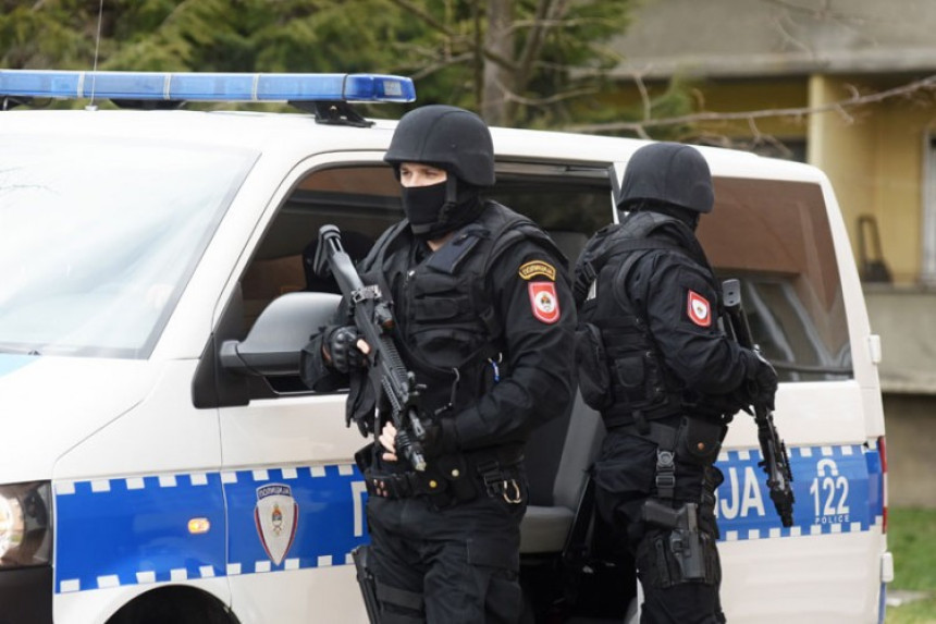 Velika policijska akcija u Banjaluci, uhapšeno više osoba