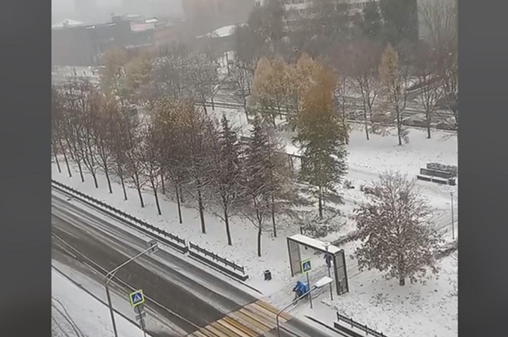 Snijeg zabijelio Moskvu (VIDEO)