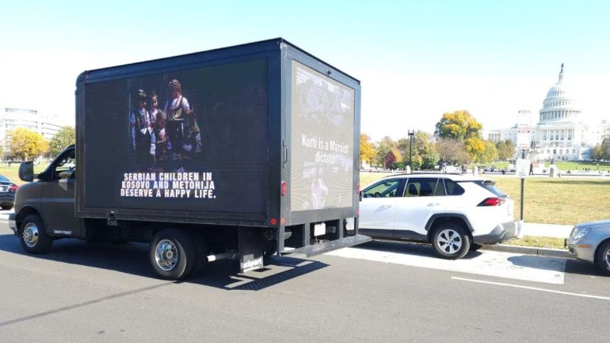 Vašington: Kamion sa slikama stradanja Srba na KiM