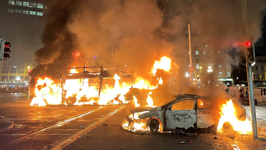 Nasilni protesti i neredi u Dablinu, napadnuta policija