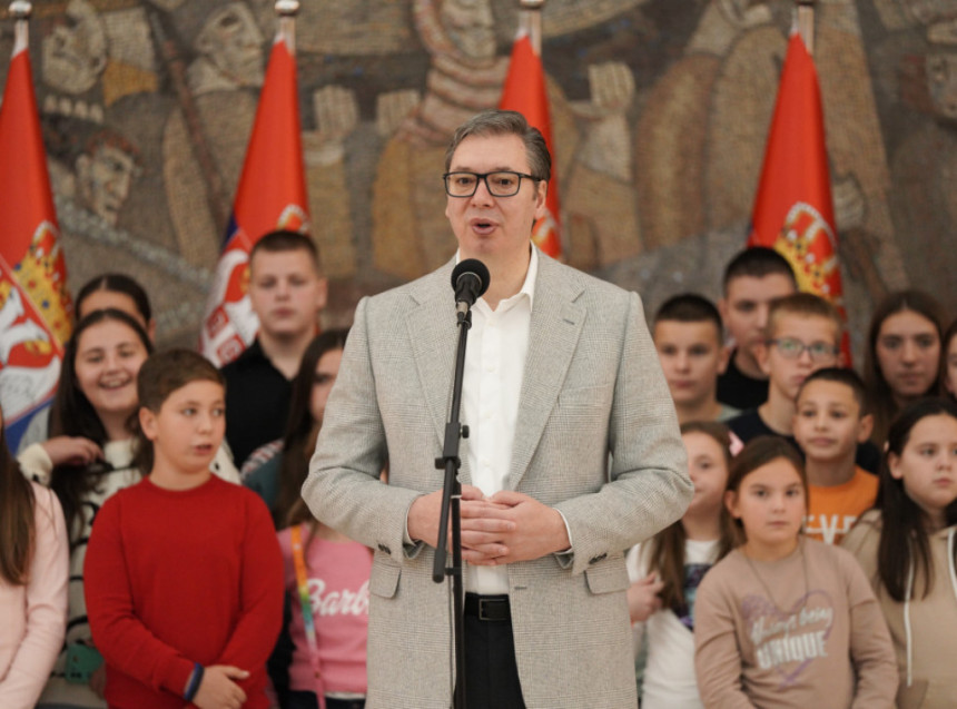 Vučić primio đake sa KiM: Hvala što volite Srbiju