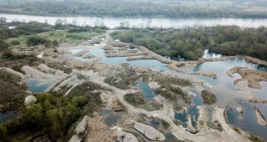 Vlast Srpske prirodna bogatstva daje u bescjenje