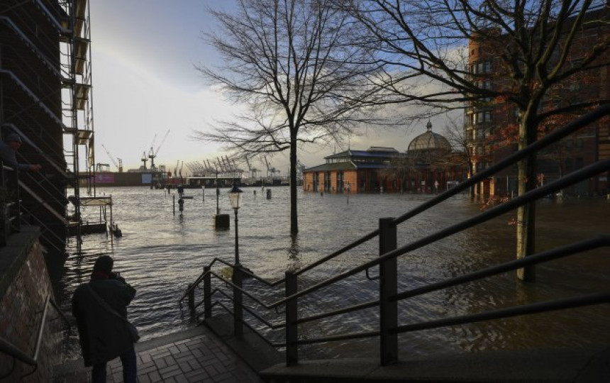 U Njemačku stigla oluja, Hamburg pod vodom