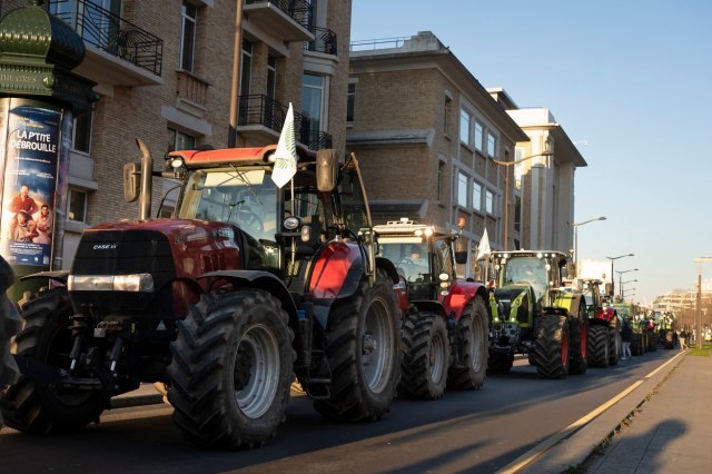 Poljoprivrednici spremaju pohod na Pariz: Vlast angažuje blindirana vozila i 15.000 policajaca
