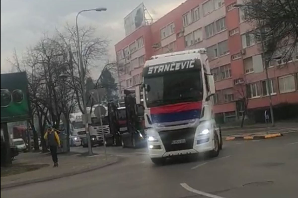 Okićeni kamioni na ulicama Banjaluke, Stanivuković zaigrao kolo (VIDEO)
