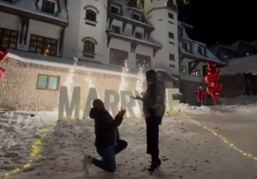 Romantične scene stižu sa Jahorine: Mladić iz Dubaija zaprosio djevojku iz BiH