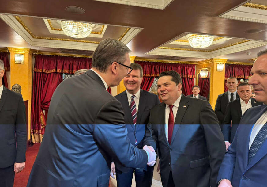 „Hvala bratskom makedonskom narodu“ Stevandić sa Vučićem prisustvovao Svetosavskoj akademiji u Skoplju