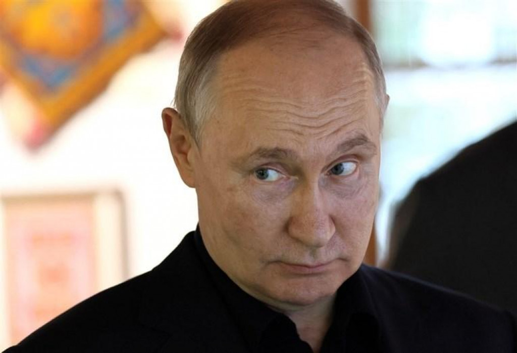 „Politiko“: Putin se poigrava Evropom, Fon der Lajen udara glavom o zid, Borelj uvijek kaže nešto glupo