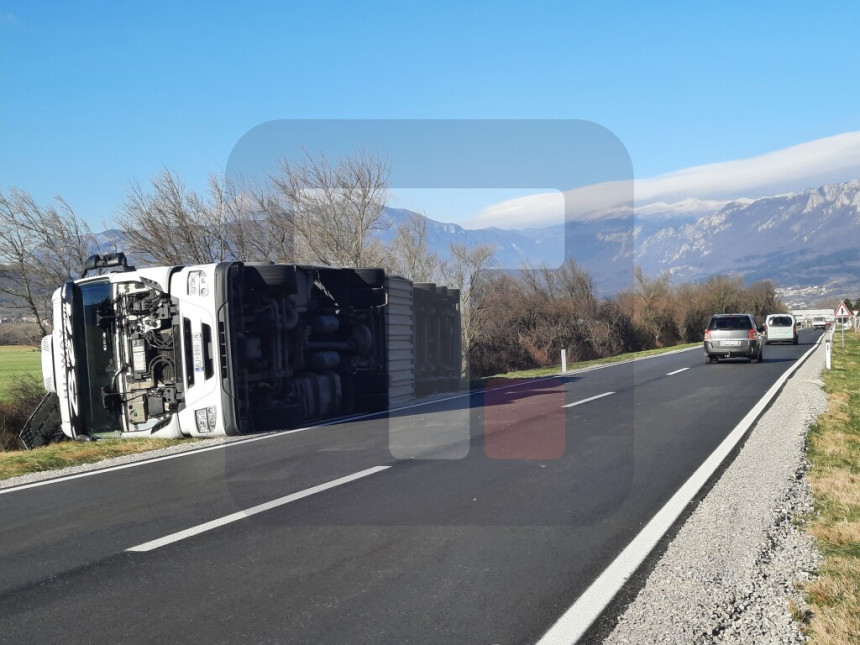 Slovenija: Snažna oluja prevrnula nekoliko kamiona