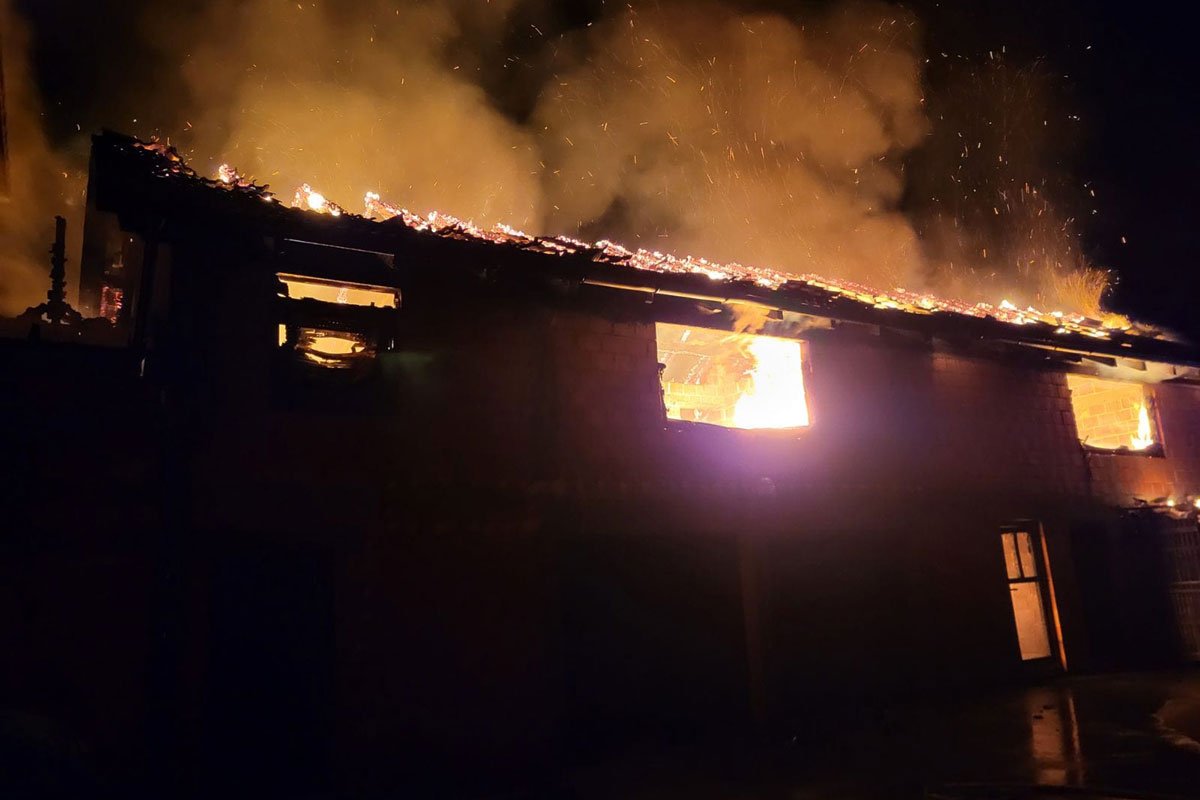 Švajcarskim penzionerima izgorjele kuća i garaža u BiH (FOTO)