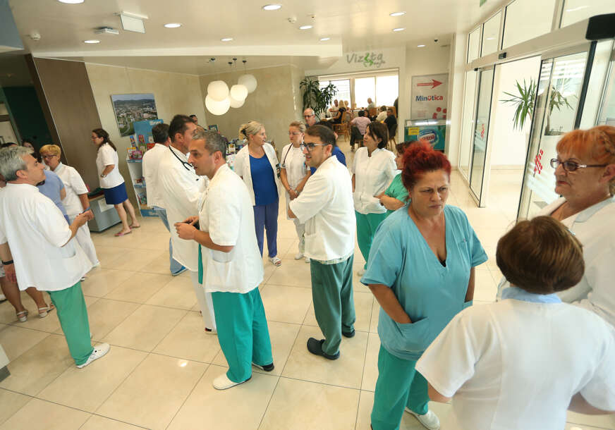 Koliko zarađuju doktori u Republici Srpskoj: Neki imaju manje od 1.000 evra, ali tvrde da nisu plate najveće zlo