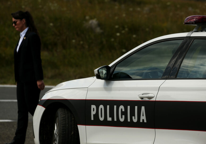 Policajka u Jablanici pucala sebi u glavu  Jablanicu je jutros potresla tragedija, nakon što je policijska službenica M.R. (42) izvršila samoubistvo.