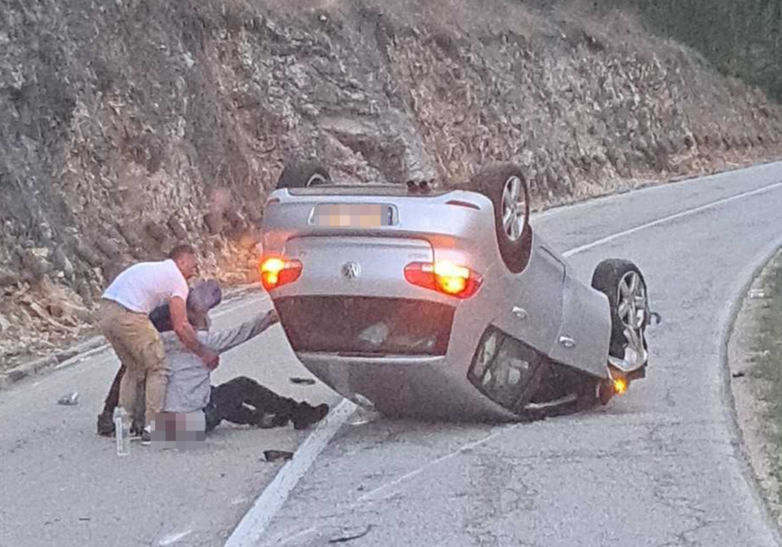 Teška nesreća na putu Nevesinje- Gacko: Automobil se prevrnuo na putu, povrijedjen vozač