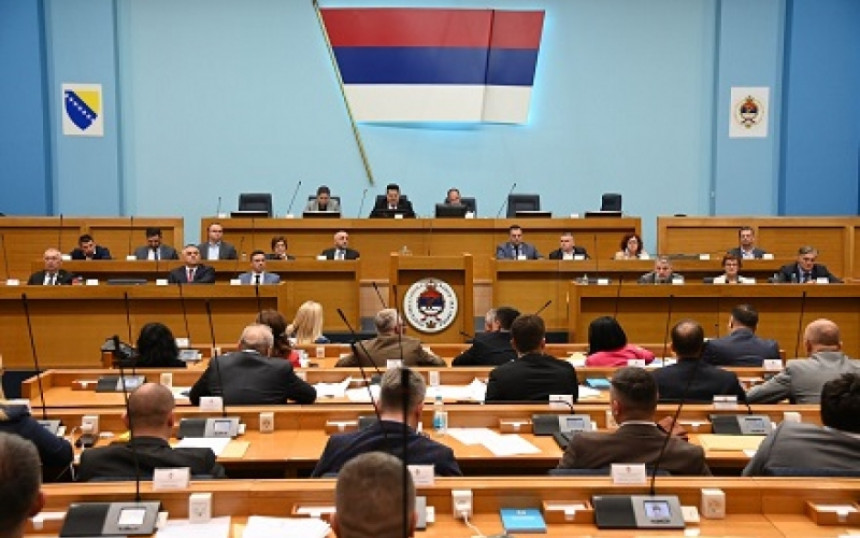 Kako je Narodna skupština Republike Srpske postala poligon za optužbe i uvrede?