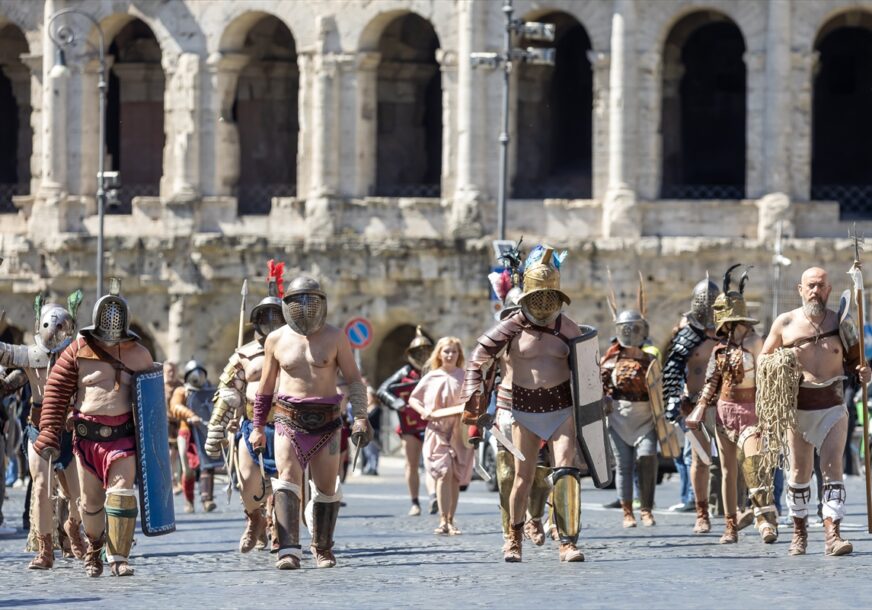 Velikom paradom obilježen 2.777. rođendan Rima
