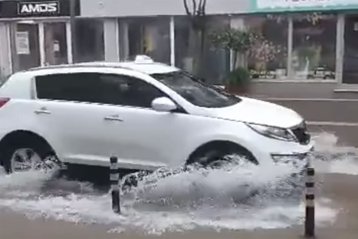 Obilne padavine u Hrvatskoj, ulice i objekti pod vodom (VIDEO / FOTO)