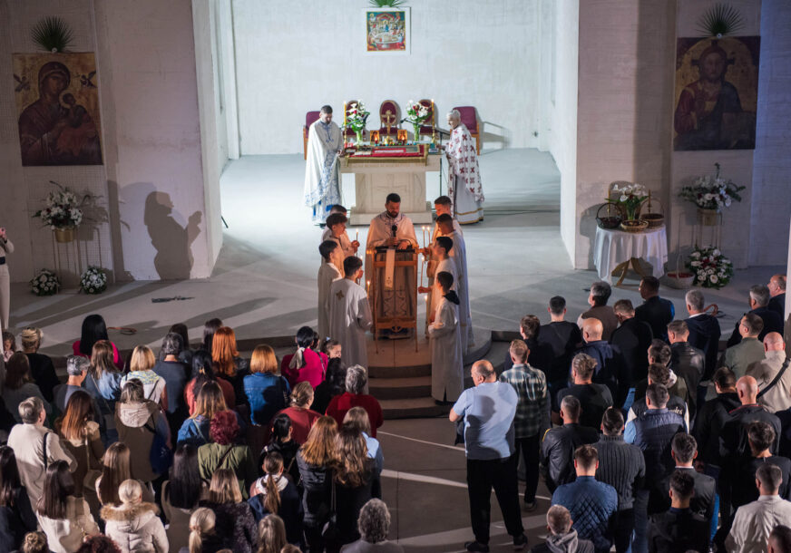 Vaskršnja liturgija služena u Sabornoj crkvi u Mostaru prvi put od rušenja