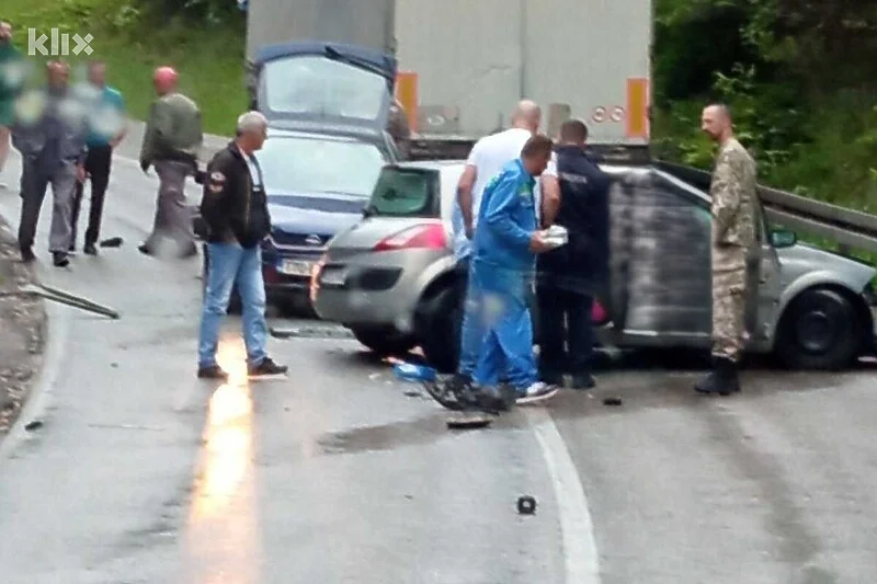 Teška saobraćajna nesreća na putu Ljubogošta – Podromanija, povrijeđeno pet osoba