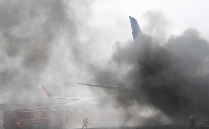 Zapalio se Boing 737 pun putnika (VIDEO)