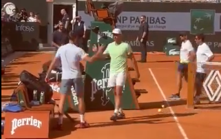 Zagrljaj Đokovića i Nadala izazvao ovacije navijača u Parizu VIDEO