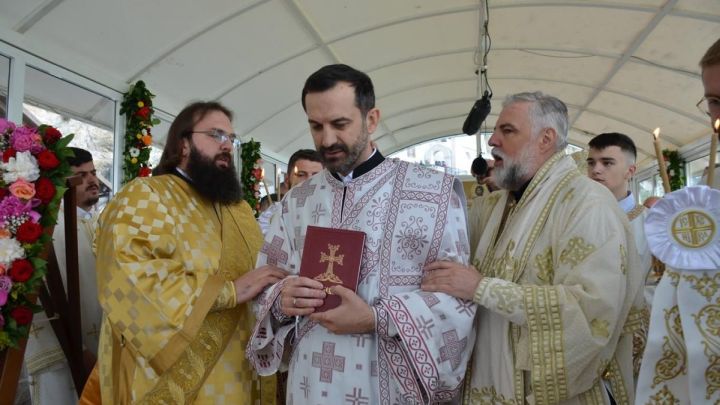 Dr Lazar Šupić rukopoložen u manastiru Ostrog