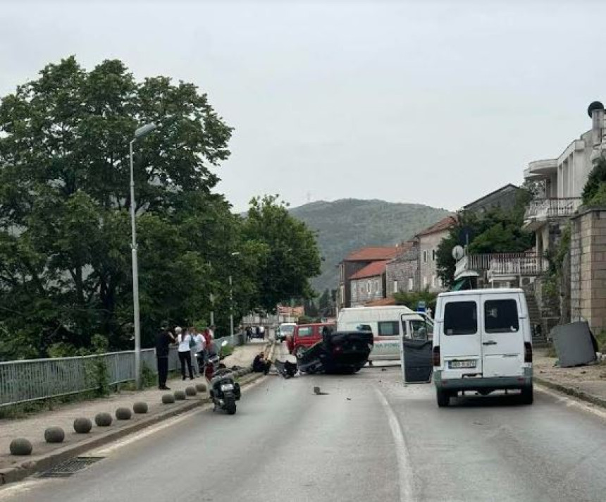Težak udes u centru Trebinja, poginuo devetnaestogodišnjak