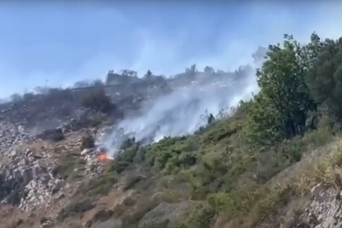 Veliki požar iznad Dubrovnika, prekinut saobraćaj magistralom (VIDEO)