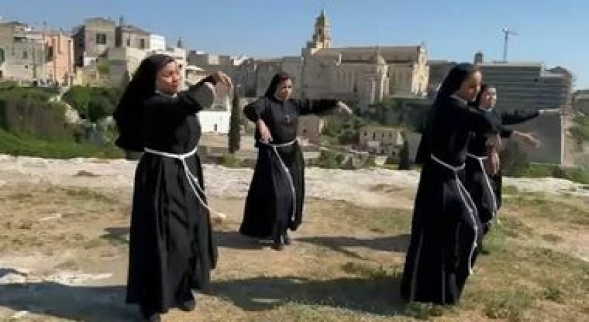 Časne sestre s juga Italije fantastično igraju, ali i pjevaju