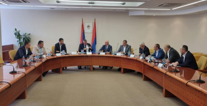 Sastanak vladajuće koalicije bez jednog Dodika