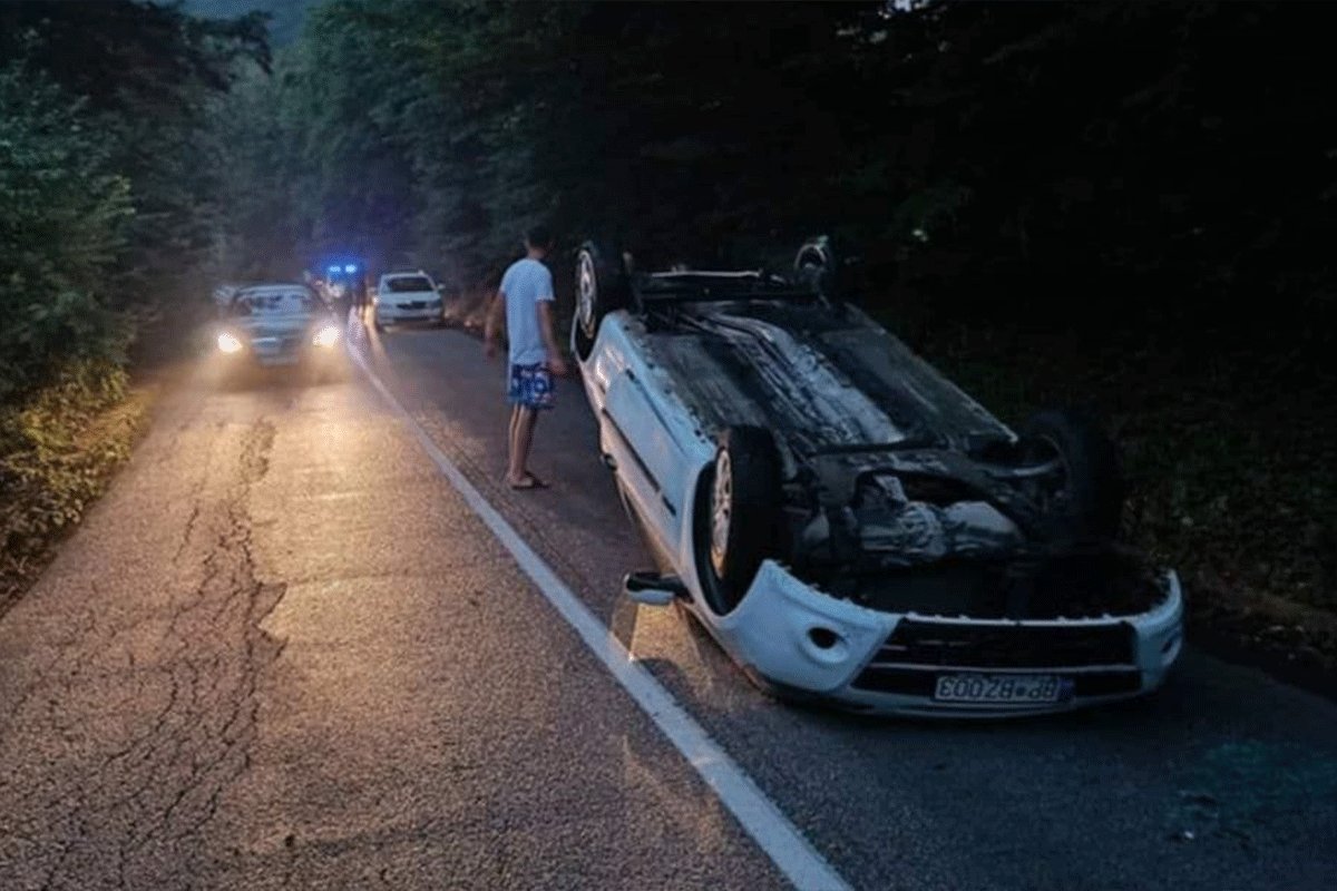 Udes kod Goražda: Vozilo završilo na krovu