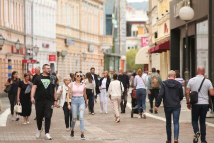 Bilo da kupujemo u marketima, pijemo kafu ili se počastimo picom: Upoređujući cijene shvatili smo da 10 dana na moru KOŠTA KOLIKO I 10 DANA U BANJALUCI