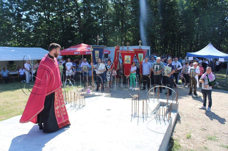 Osvećeni temelji hrama u Milinom selu na Žutavci (Foto)