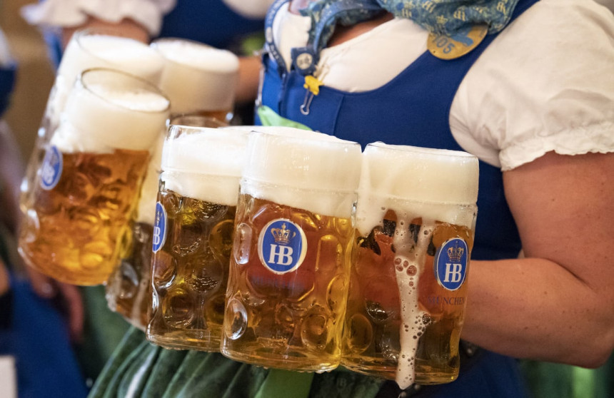 Paprene cijene piva na Oktoberfestu, čaša piva do 15 €