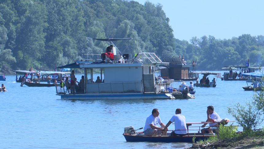 Startovala Savska regata sa oko 800 učesnika