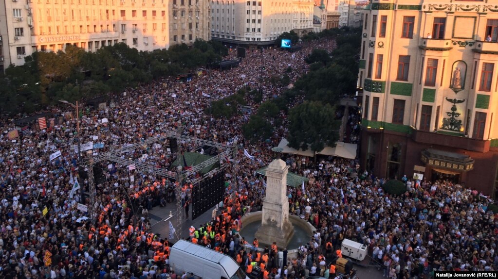 Učesnici protesta protiv iskopavanja litijuma u Beogradu krenuli u šetnju