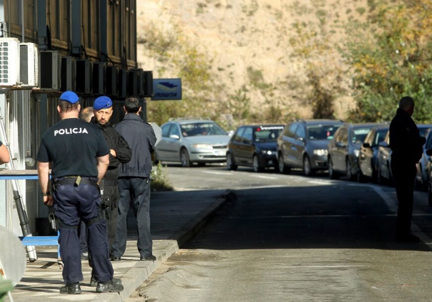 Zaustavljen kombi Pošte Srbije sa pismima na prelazu Jarinje „Najnovija akcija kosovske policije pogoršava situaciju“